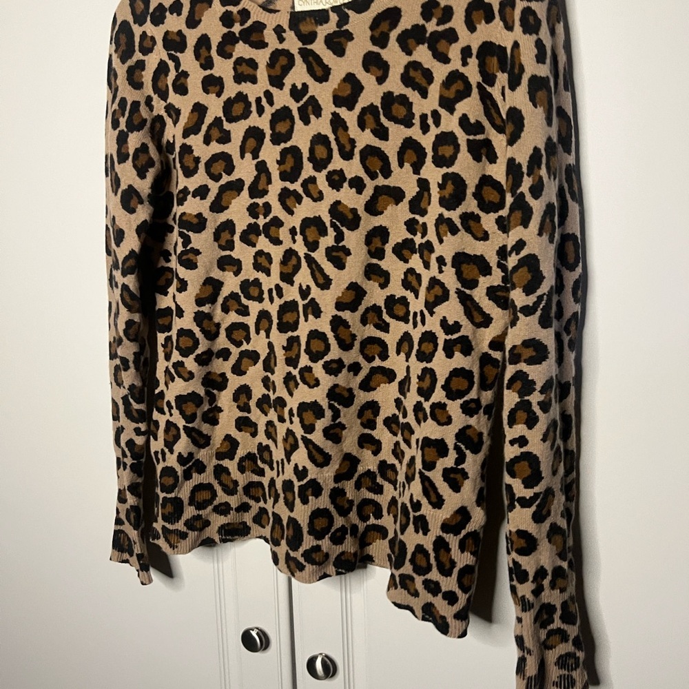 Cynthia Rowley Leopard Print Crewneck Cashmere Sweater in Tan and Black - Picture 4 of 9